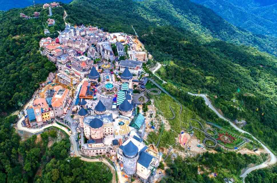 Top-7-dia-diem-du-lich-hap-dan-tai-da-nang-2024-rentalFM