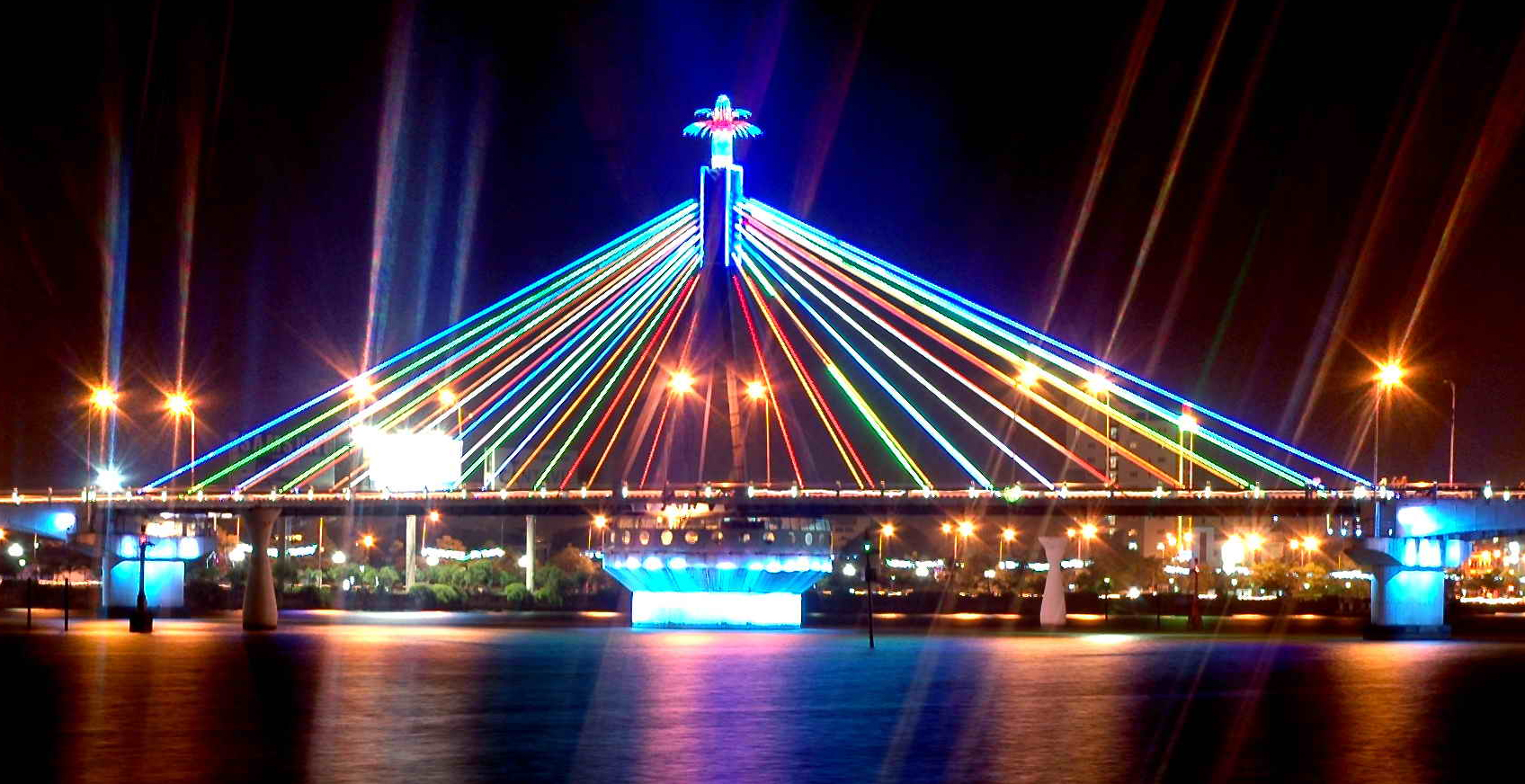 Top-7-dia-diem-du-lich-hap-dan-tai-da-nang-2024-RentalFM